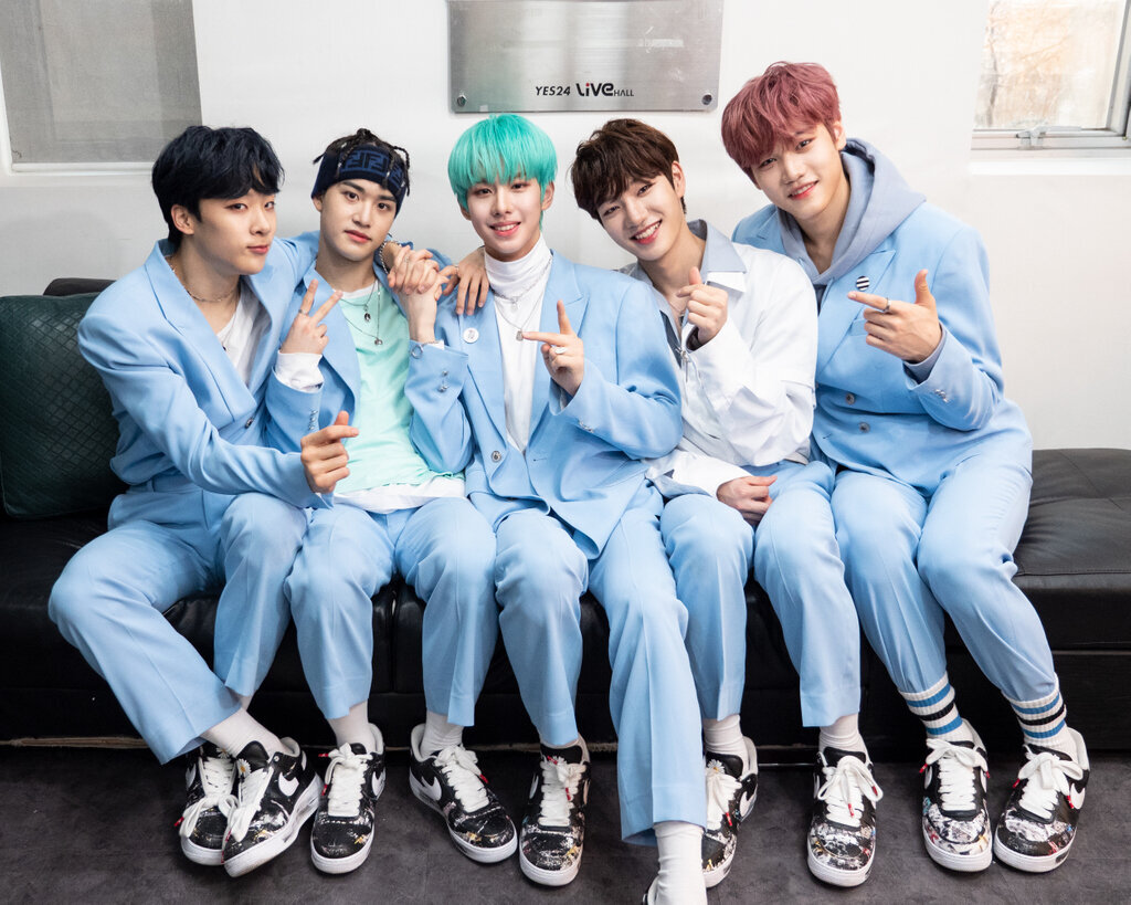 Atbo корейская группа. Кпоп группа txt. Mirae корейская группа. Seventeen корейская группа. Treasure группа 2021.