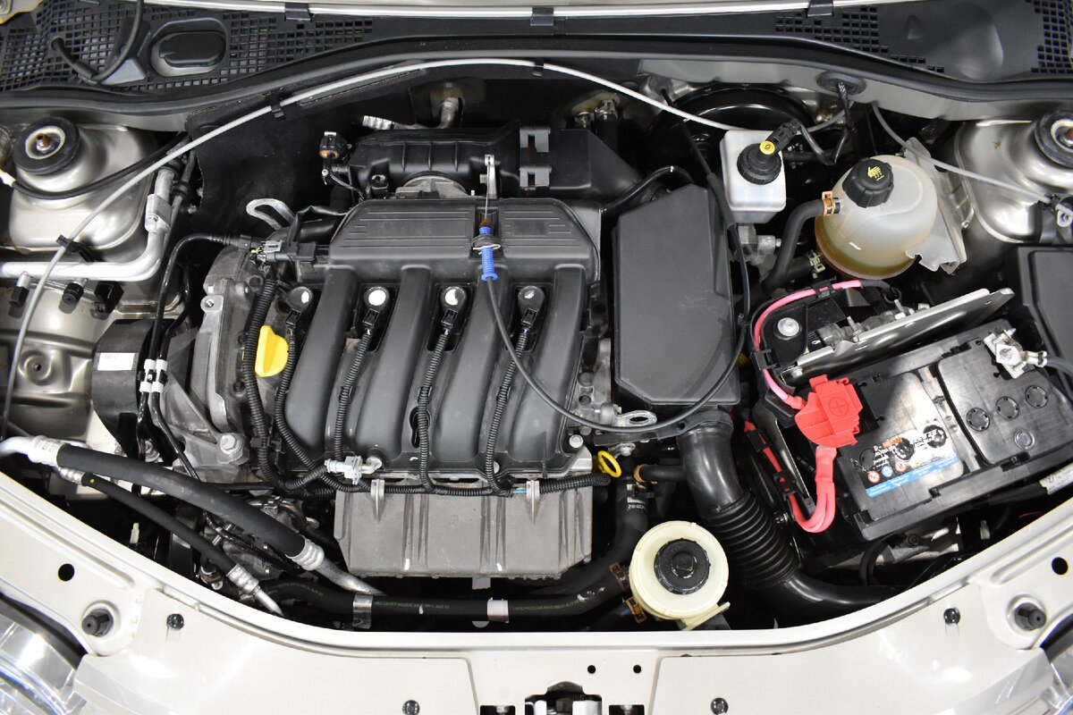 Двигатель renault k4m. Мотор Рено Логан 1.6 16 клапанов. Двигатель Renault Logan k7m 1.6. Двигателтрено Логан 2. Рено Логан 1 двигатель.