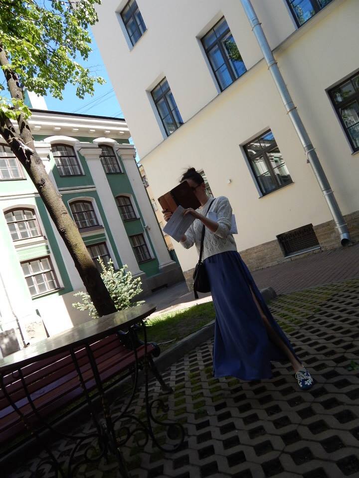 В питерских дворах-колодцах прохладно даже летом