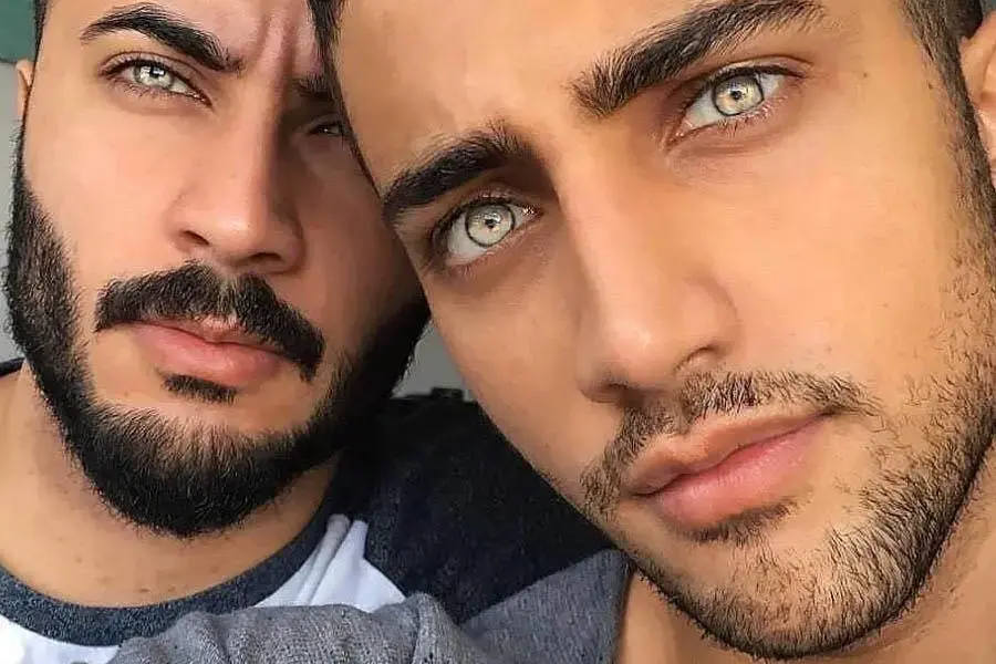 Грузины глаза. Турок с голубыми глазами. Голубоглазые арабы. Красивые турки с голубыми глазами. Парни с необычными глазами.