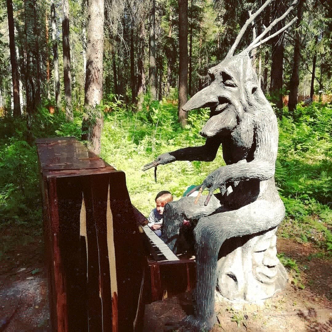 Бороться с нечистью (дистанционкой) надо здесь и сейчас, потом она незаметно  проникнет в нашу жизнь и будет неистребима. Враг действует осторожно, притворяясь милым.