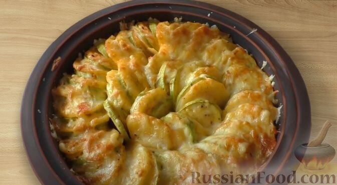 картофель, кабачки, чеснок, сыр твёрдый, масло растительное, соль, паприка молотая, перец чёрный молотый