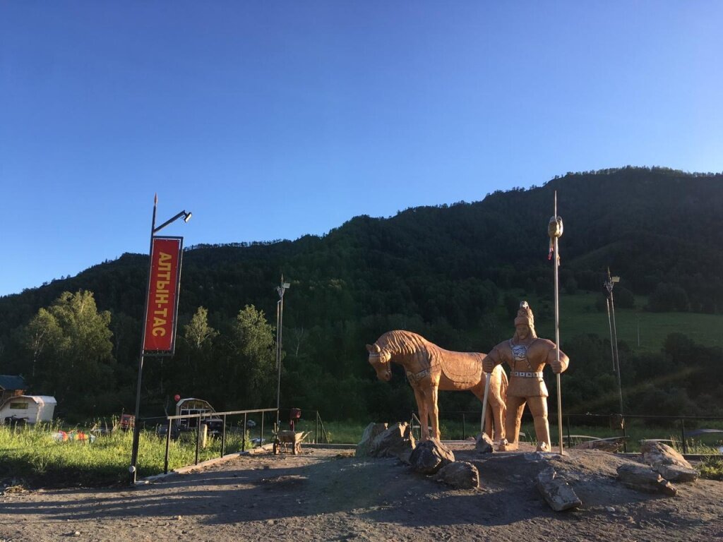 Фото: Парковка комплекса "Алтын Тас"