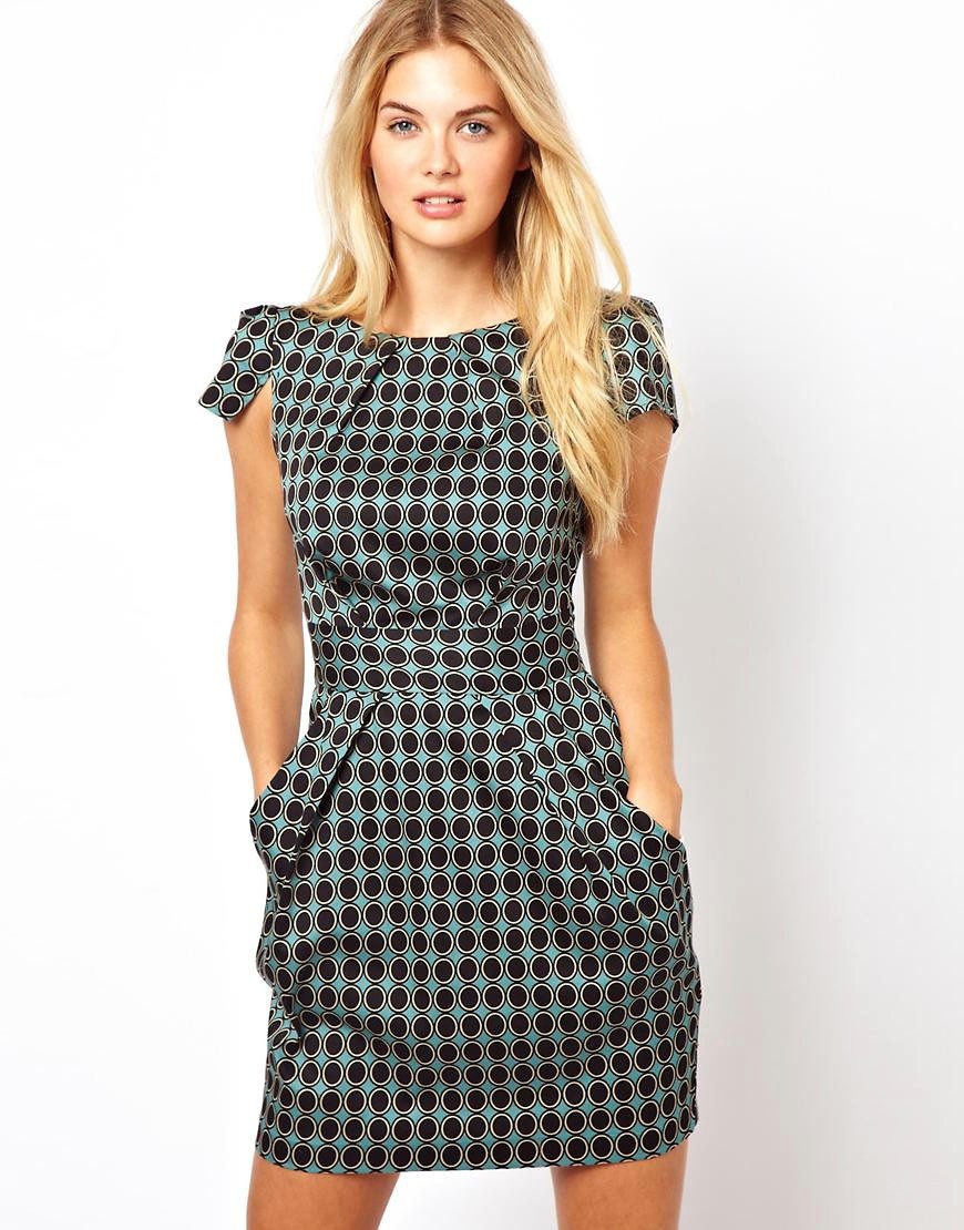 Платье с карманами