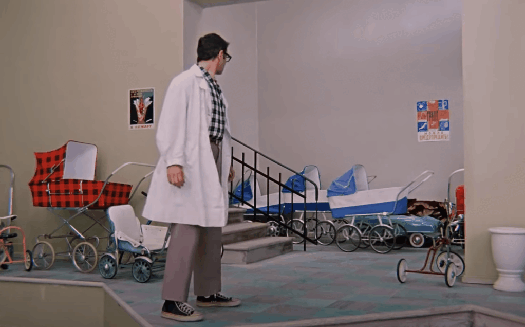 Фрагмент из фильма "Иван Васильевич меняет профессию" 