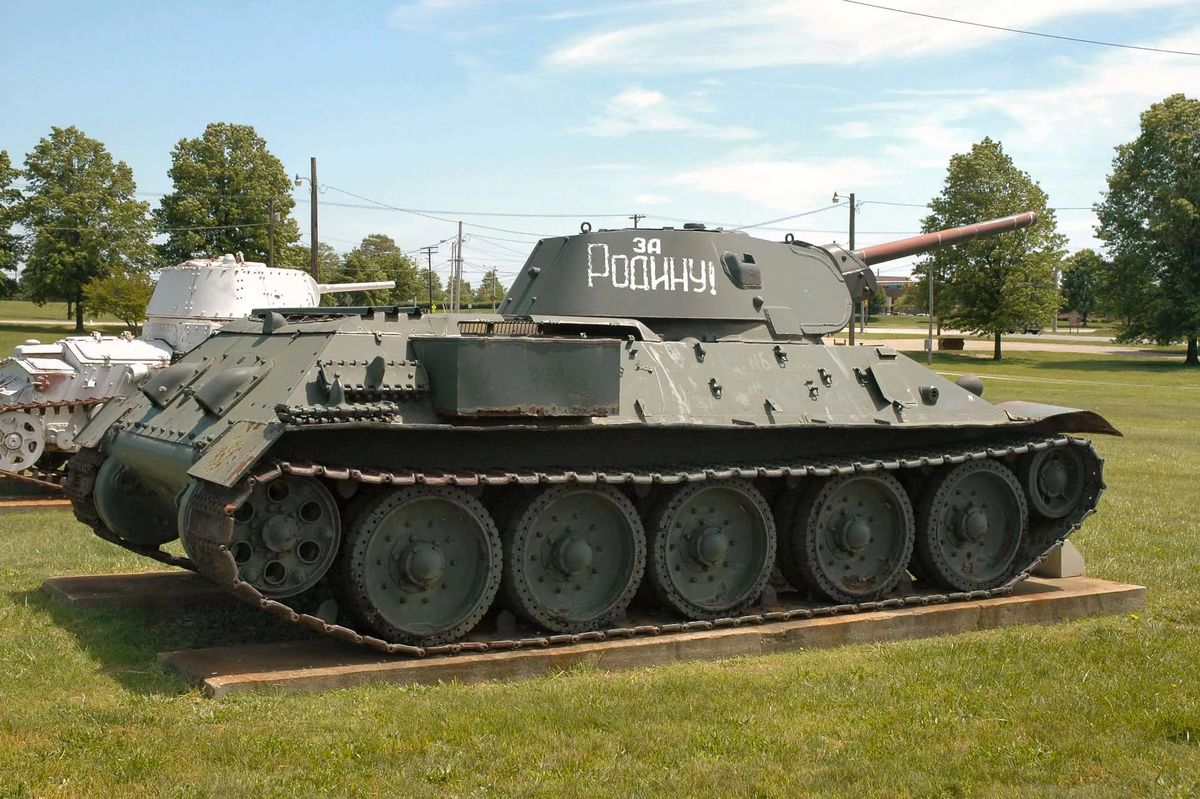 P44 pantera wot оборудование. Panzerkampfwagen vi ausf. Танк т-55. Т 34 85. Т 34 57 калибр.