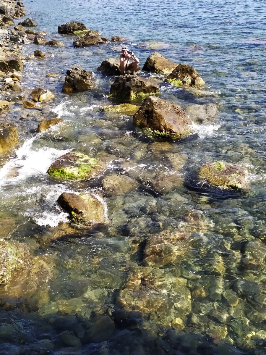Прасковеевка, вообще удивительное место.  Под водой  нереальная красота.  Фото снято со скалы парус. 