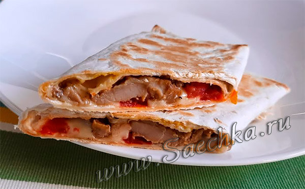 Лаваш с говядиной, сыром и помидором черри