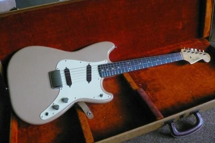 Fender Duo-Sonic 1959 года.