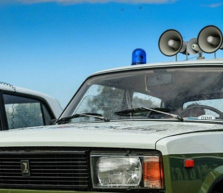 Одной из задач службы была погоня за нарушителем, поэтому выбирали седаны с неплохими ходовыми качествами. 