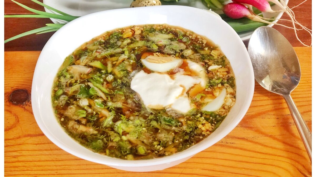 окрошка на квасе со сметаной