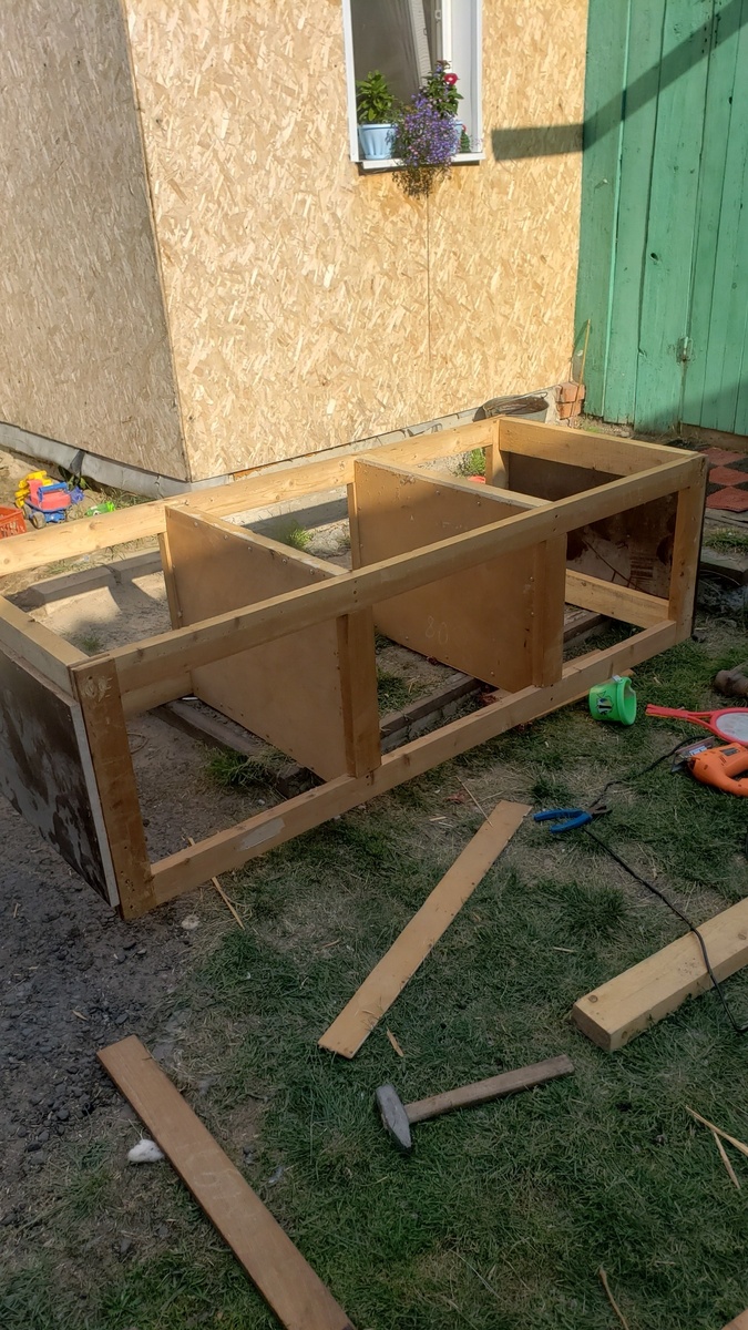 Делаем каркас как на фото размеры индивидуальны под каждого у нас получится 2,5 на 50 