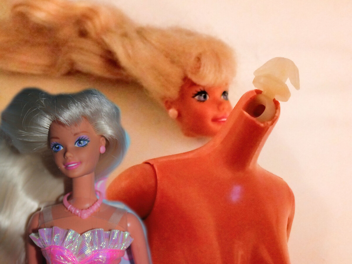 Кукла оказалась из выпуска 1995 года Барби Foam 'N Color. Фото мои, страшненькие тоже - тогда думать не думала, что стану писать про кукол, вот и фоткала больше для себя