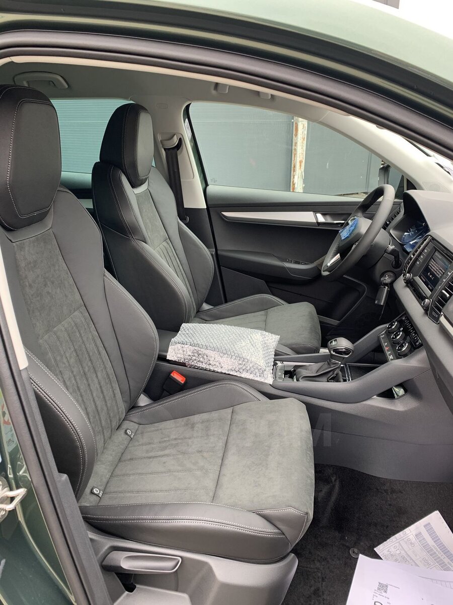 Зато какие клевые сидения! Какая поясничная поддержка. Фото с сайта "Дром"