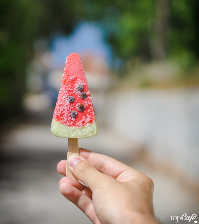 Фруктовый лёд в виде арбуза. CC0