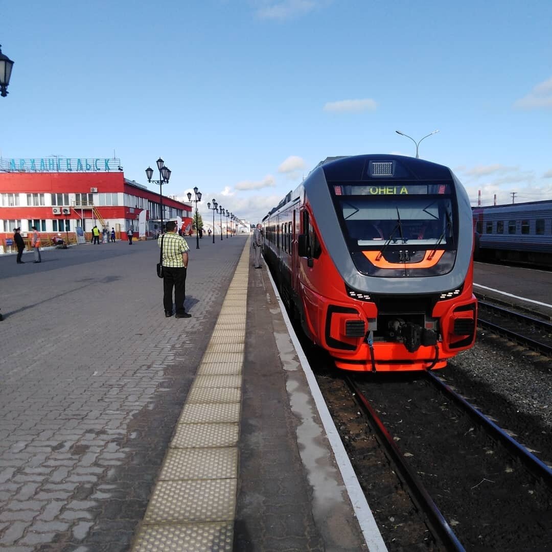 Электричка онега. Рельсовый автобус ра-3 Орлан. Орлан поезд Архангельск. Орлан Архангельск Карпогоры. Рельсовый автобус ра-3 Архангельск.