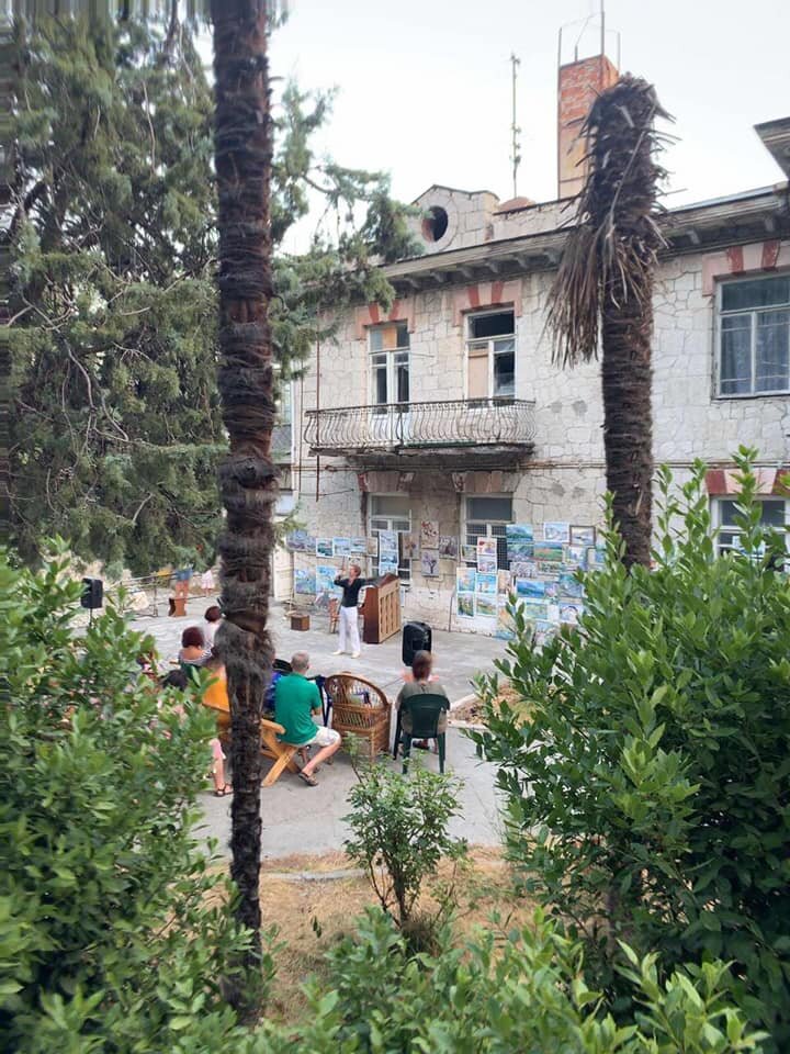 Все музы — в гости