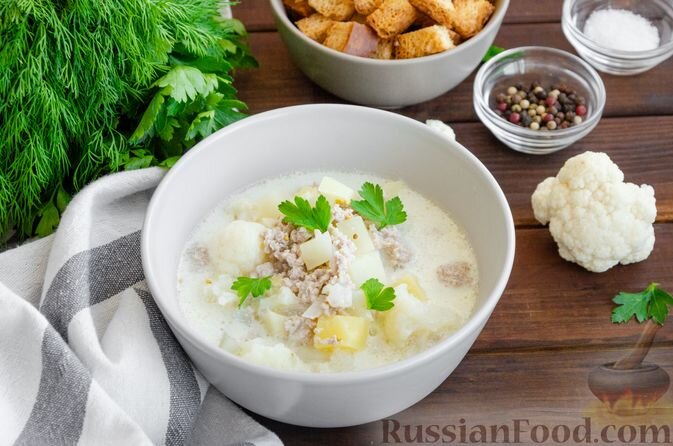 капуста цветная, фарш мясной, сливки, картофель, лук репчатый, чеснок, масло сливочное, масло растительное, горчица, соль, зелень петрушки