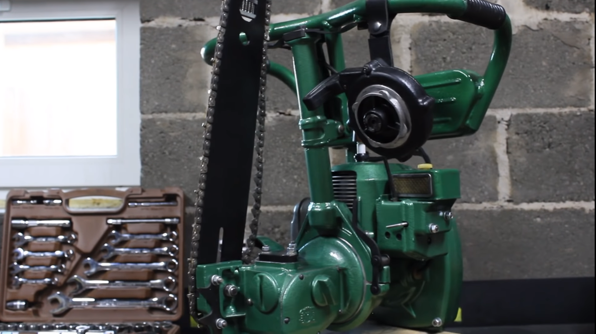 Бензопила "Урал" Источник:  https://clck.ru/RMaHc