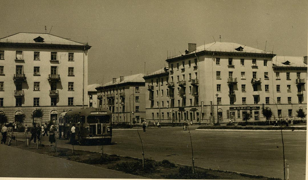 В 1953 году в городе. Основание города Новокуйбышевска. Площадь Новокуйбышевска раньше. Площадь Ленина Новокуйбышевск в 1996 году зимой. Мелитополь 60-х фото