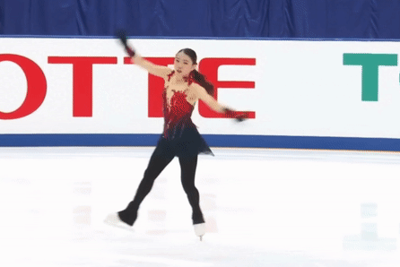 Рика Кихира  в короткой программе (источник - youtu.be/uGEdLCKMWBw)