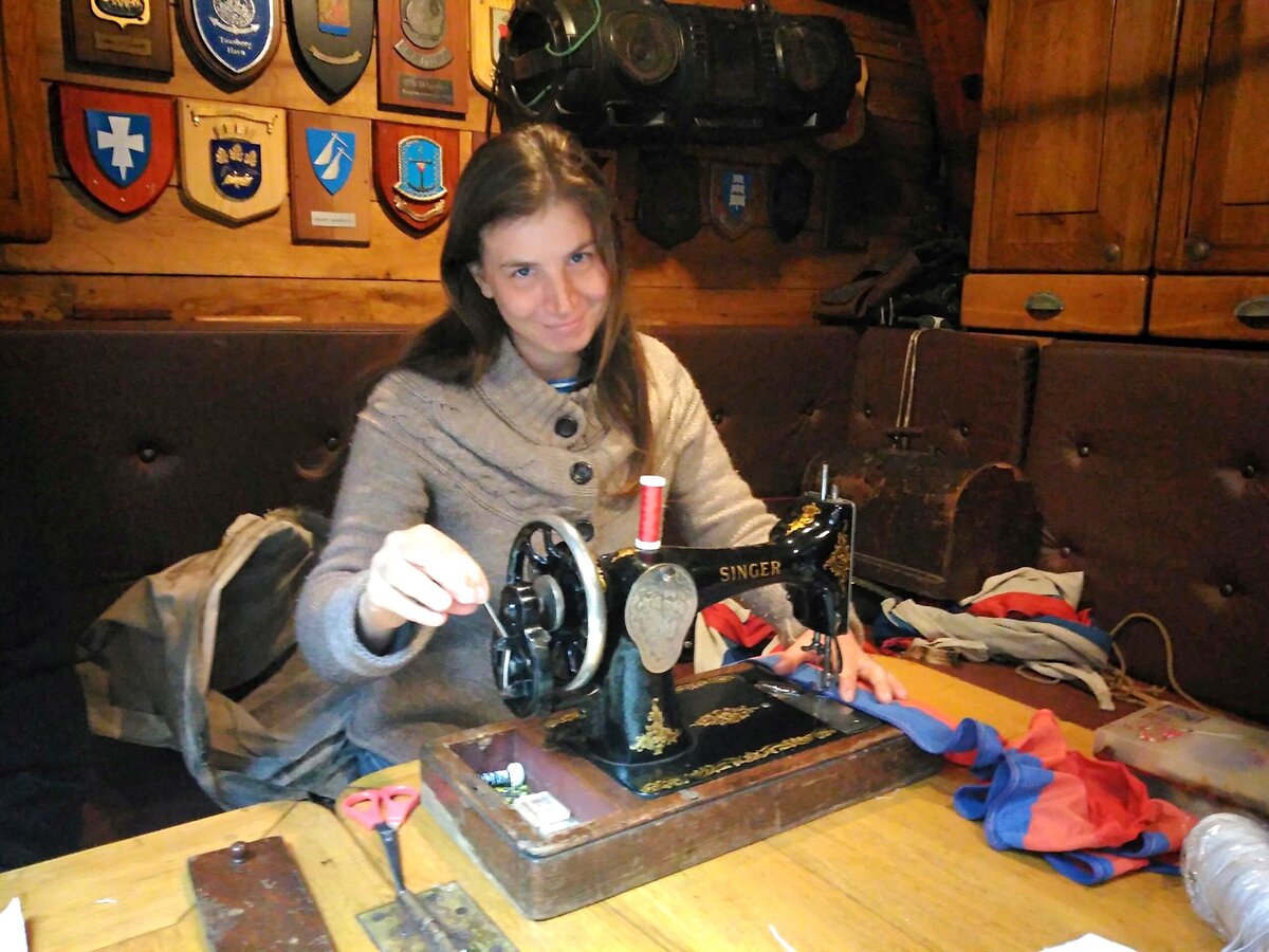 Шью флаг на старенькой Singer