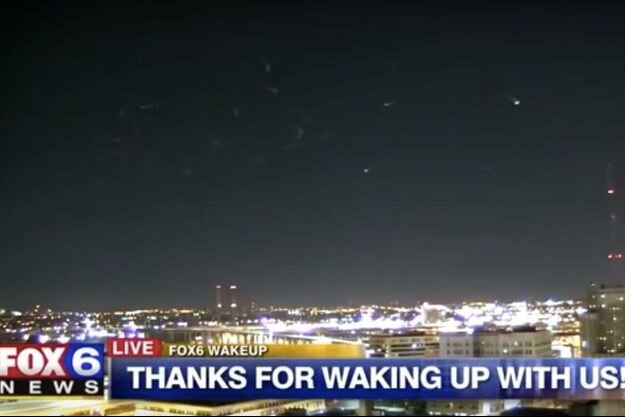 Небо Милуоки озарилось странными огнями. DR
