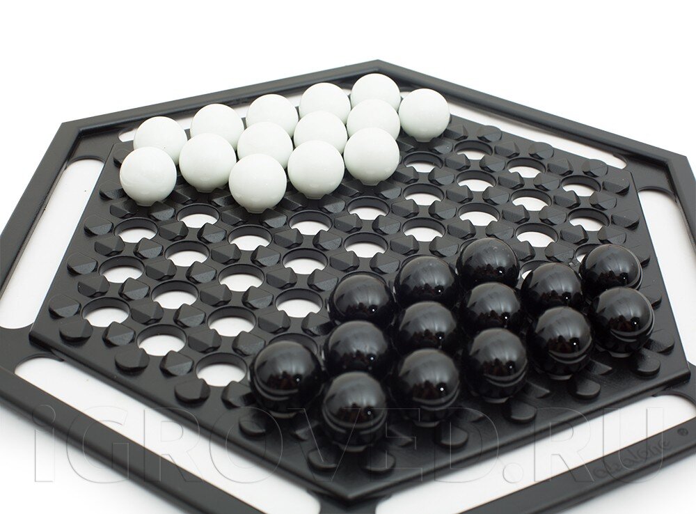 Шестиугольное поле, шарики - все что нужно для игры. Фото с сайта igroved.ru