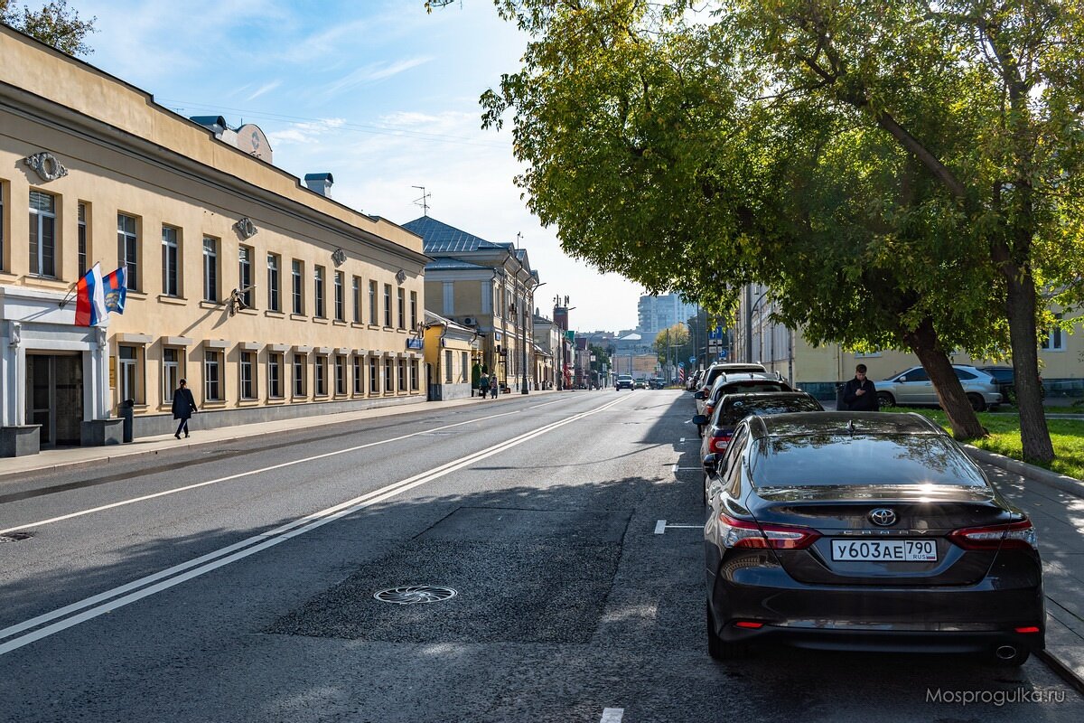 Московский отличаться. Верхняя Радищевская улица. Радищевская улица Москва. Карло, Москва, верхняя Радищевская улица. Москва Верхне Радищевская улица.