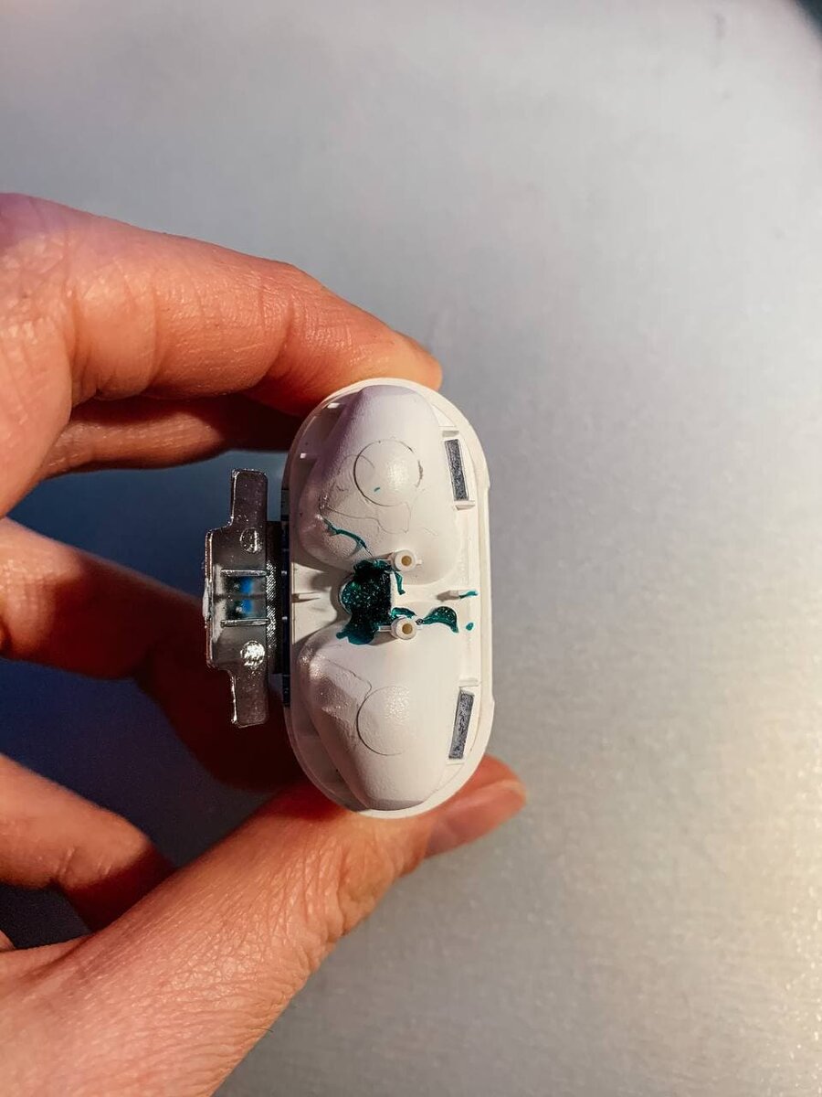 Странный зелёный клей, напоминает кишки 