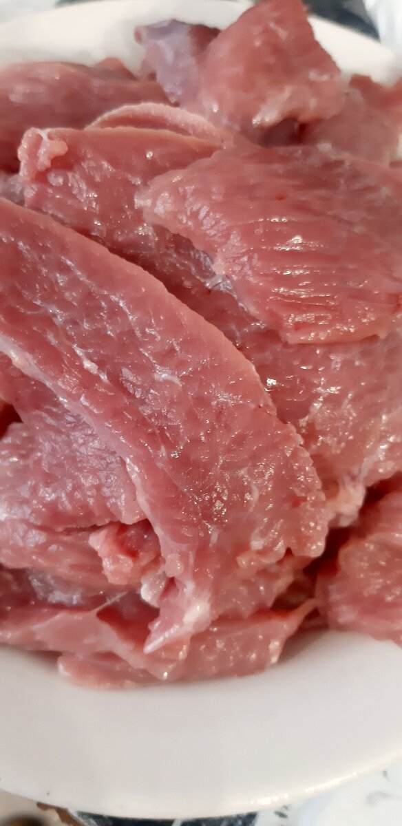 Обработанное и порезанное на пластинки.