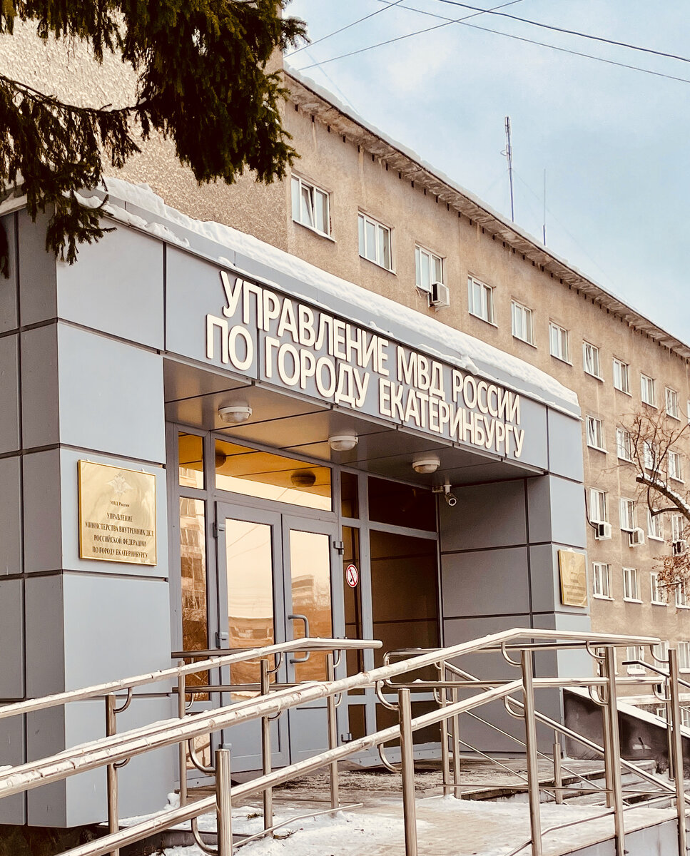 Ну вот почему когда возбуждают уголовное дело по экономике, начинается беготня десятков сотрудников органов вокруг моего подзащитного? Никто и никому не собирается давать "признательные показания", писать "явки с повинной", тем более решать их личные проблемы.
Ну как, ОНИ ЭТО НЕ ПОНИМАЮТ? 😎
---
Адвокат Упоров Игорь Николаевич, г. Екатеринбург.