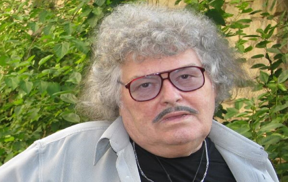 Александр Николаевич Лобановский - бард, автор песен, признан автором музыки романса "Очарована, околдована". 