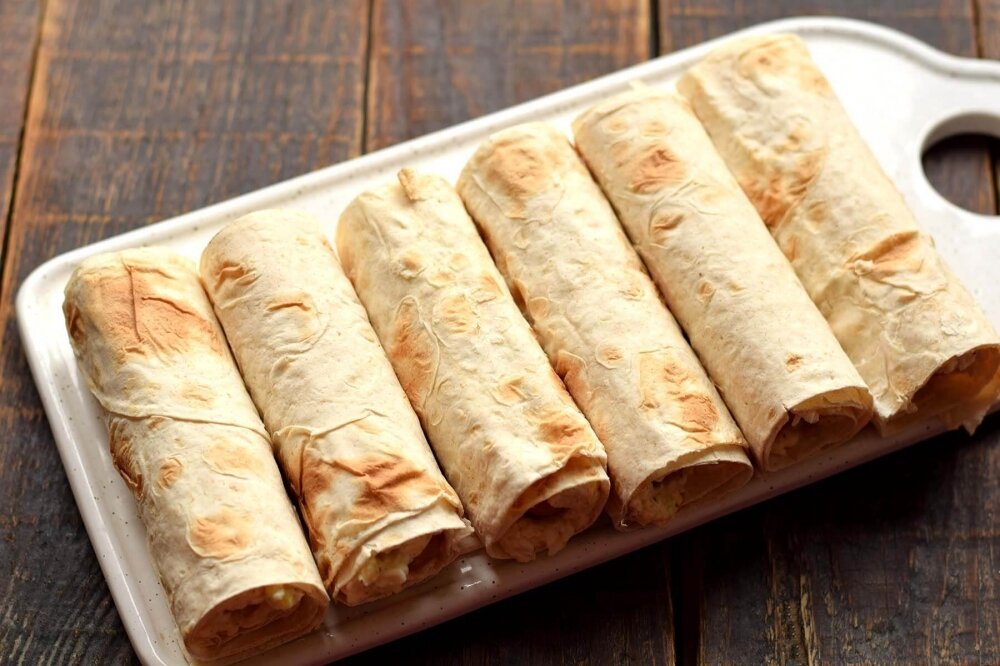 сосиска в лаваше с сыром. сосиска в лаваше. лаваш с сосисками и сыром. сосиска в лаваше с сыром. сосиска в лаваше.