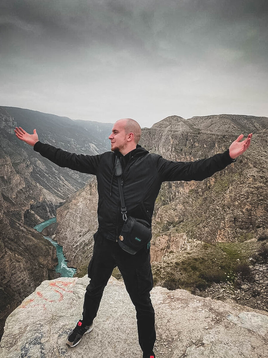 Как вы уже заметили, у меня привычка фоткаться в такой позе) Это я на Сулакском каньоне, Дагестан.