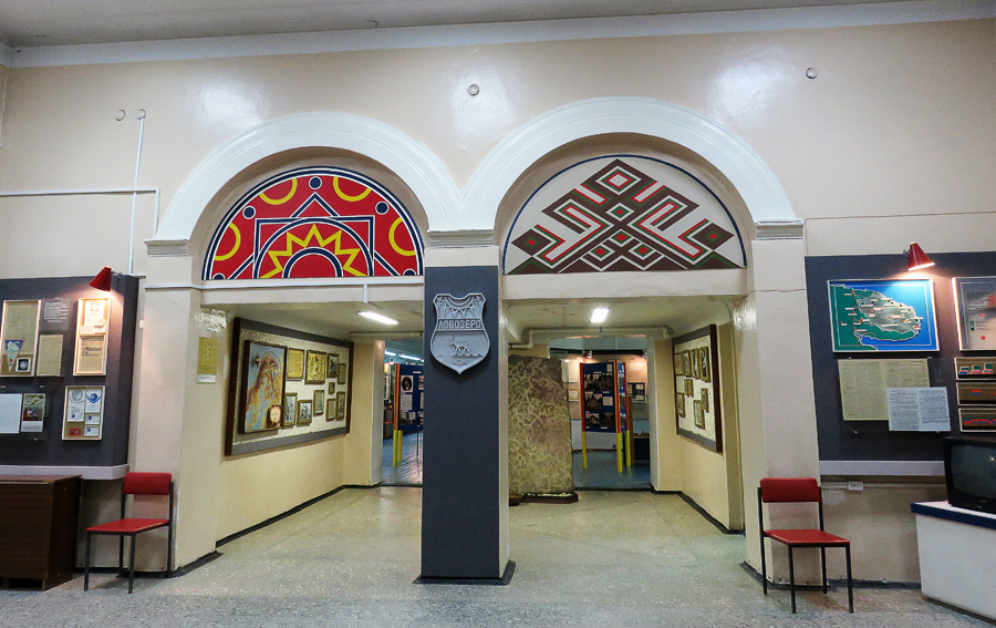 музей истории кольских саамов. ловозеро - столица саамов. саамская деревня в мурманской области ловозеро. саамы народ внешность. кладбище саамов.