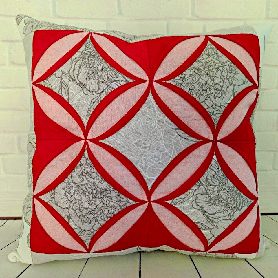 Яркая красотка, правда?