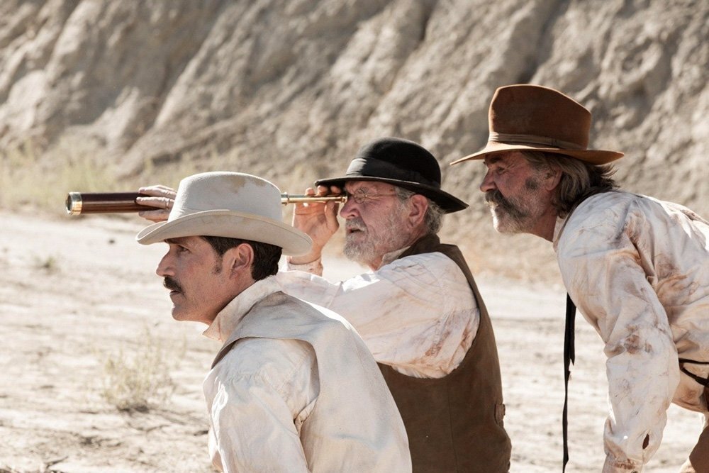 Если снимать вестерн честно - он будет в сепии, а никак не цветной. Иллюстрация rg.ru