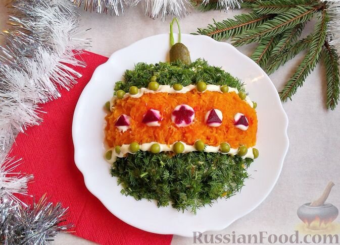 Салат "Оливье" в виде новогодней игрушки