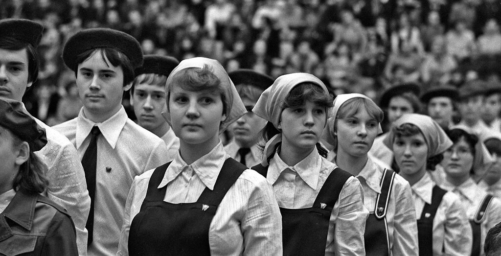 Люди комсомола. СССР пионеры 60х. Комсомольцы СССР. Советская молодежь ВЛКСМ. Комсомольцы молодежь