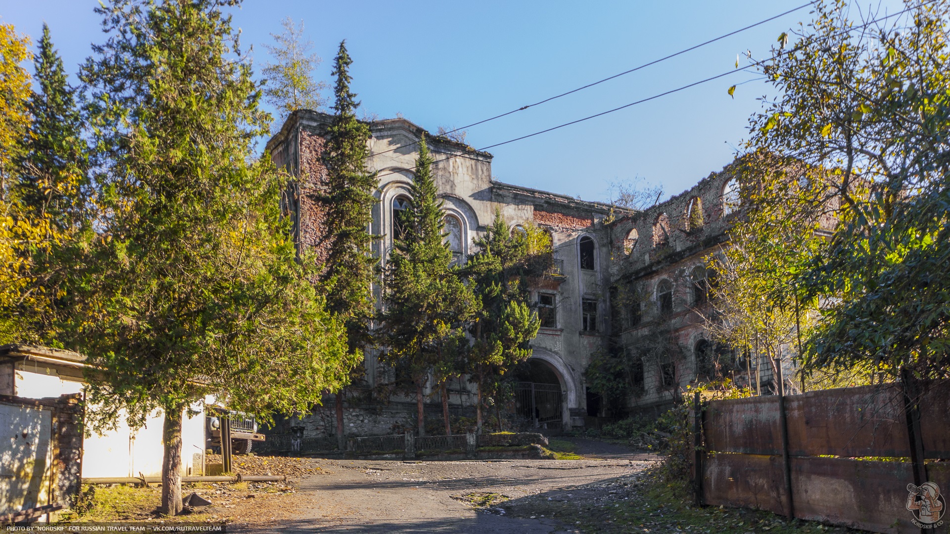 Что осталось в брошенных квартирах города-призрака? — показываю Акармару изнутри и снаружи14