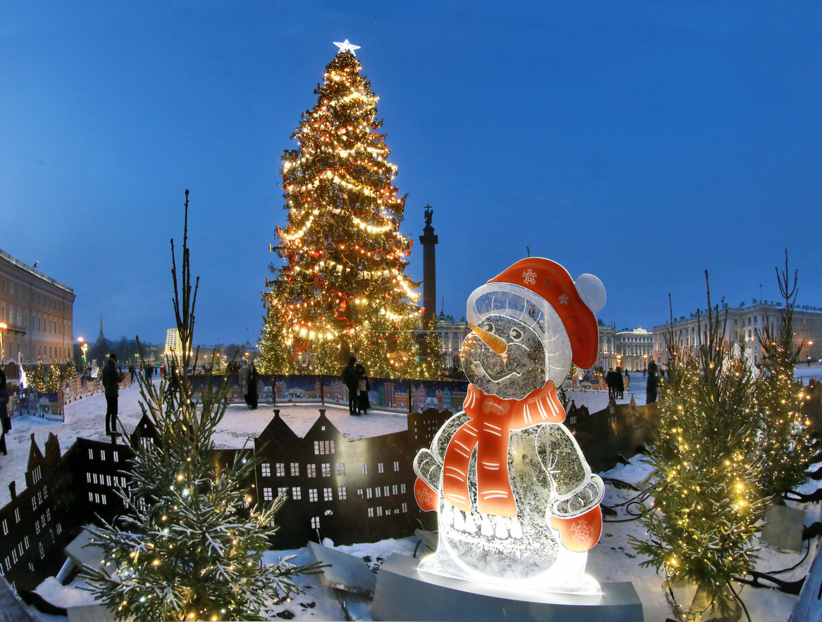 Новогодняя ель в Петербурге. 2022 год. Фото: «СПб ведомости». 