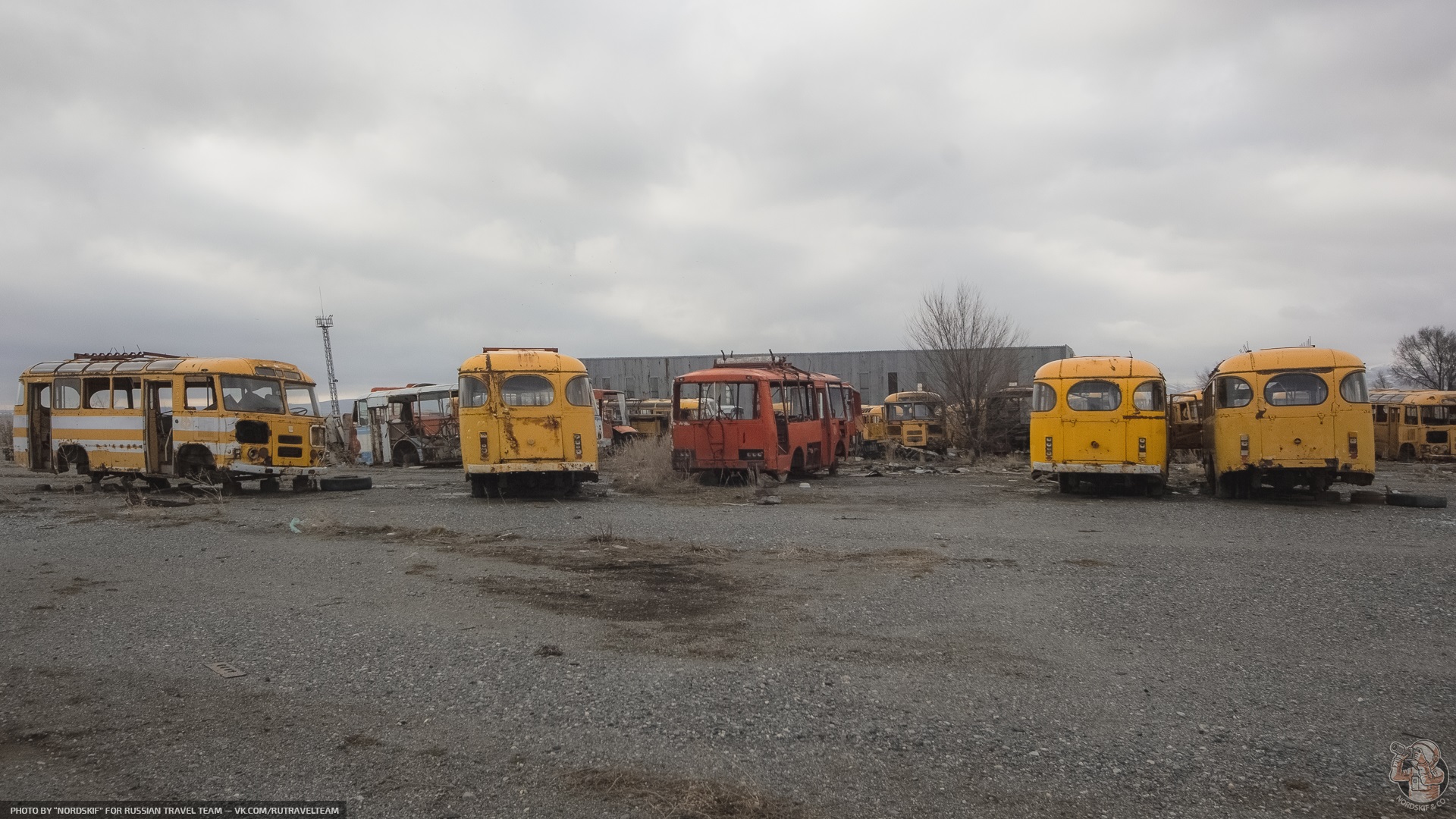 Нашли огромное кладбище советских автобусов в Закавказье. СССР ушёл, а вмести с ним ушла цивилизация?1