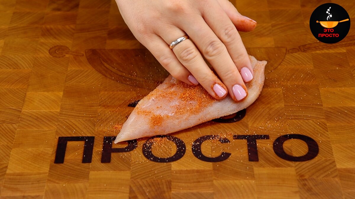 Фото можно листать влево