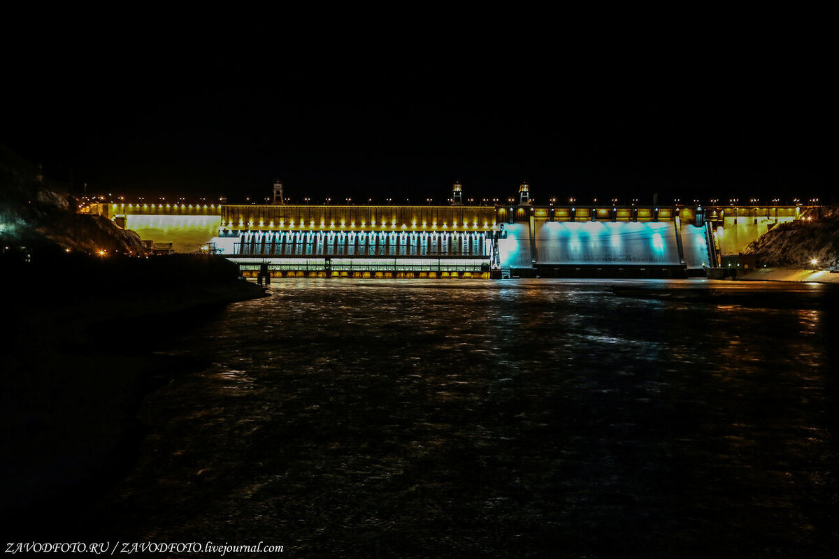 Красноярская ГЭС ночью