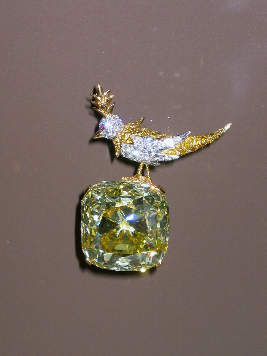 Хорош был желтый алмаз от Тиффани! Между прочим, его уже демонстрировала Одри Хепбёрн, когда фотографировалась для рекламных афиш «Завтрака у Тиффани». Фото из Интернета.