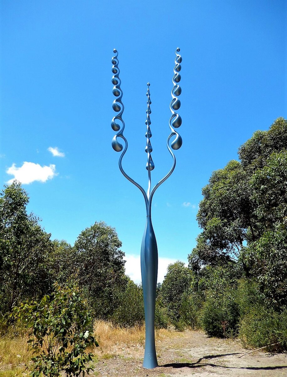 "Куколка" ("Chrysalid"; Источник: https://philpricesculpture.com/project/chrysalid/) 