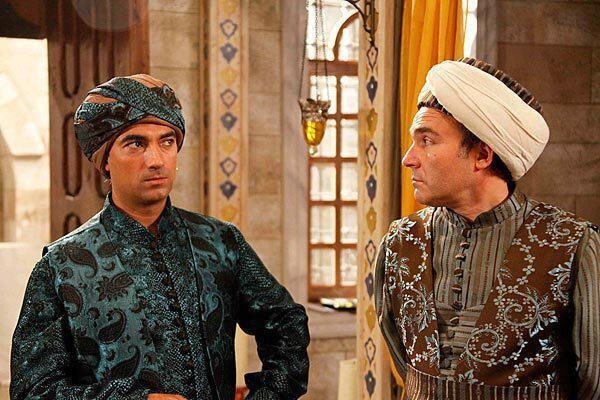 Гюль-ага и Сюмбюль-ага в сериале "Великолепный век".