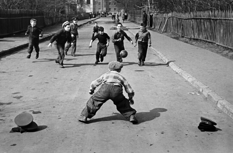7 культовых игр, в которые играли во дворе советские дети