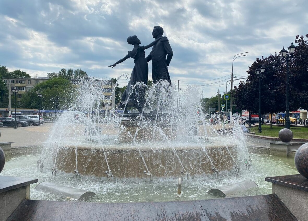 Фонтан "Первый бал Наташи Ростовой" Подольск, улица Кирова